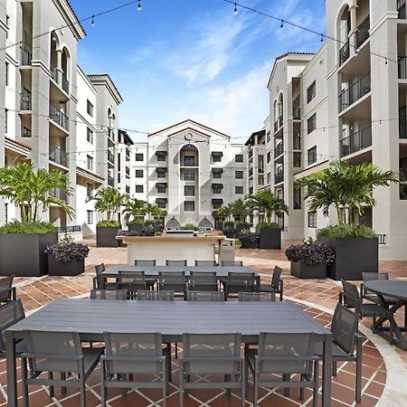Dharma Home Suites Coral Gables At Gables Grand Plaza Miami Exterior foto