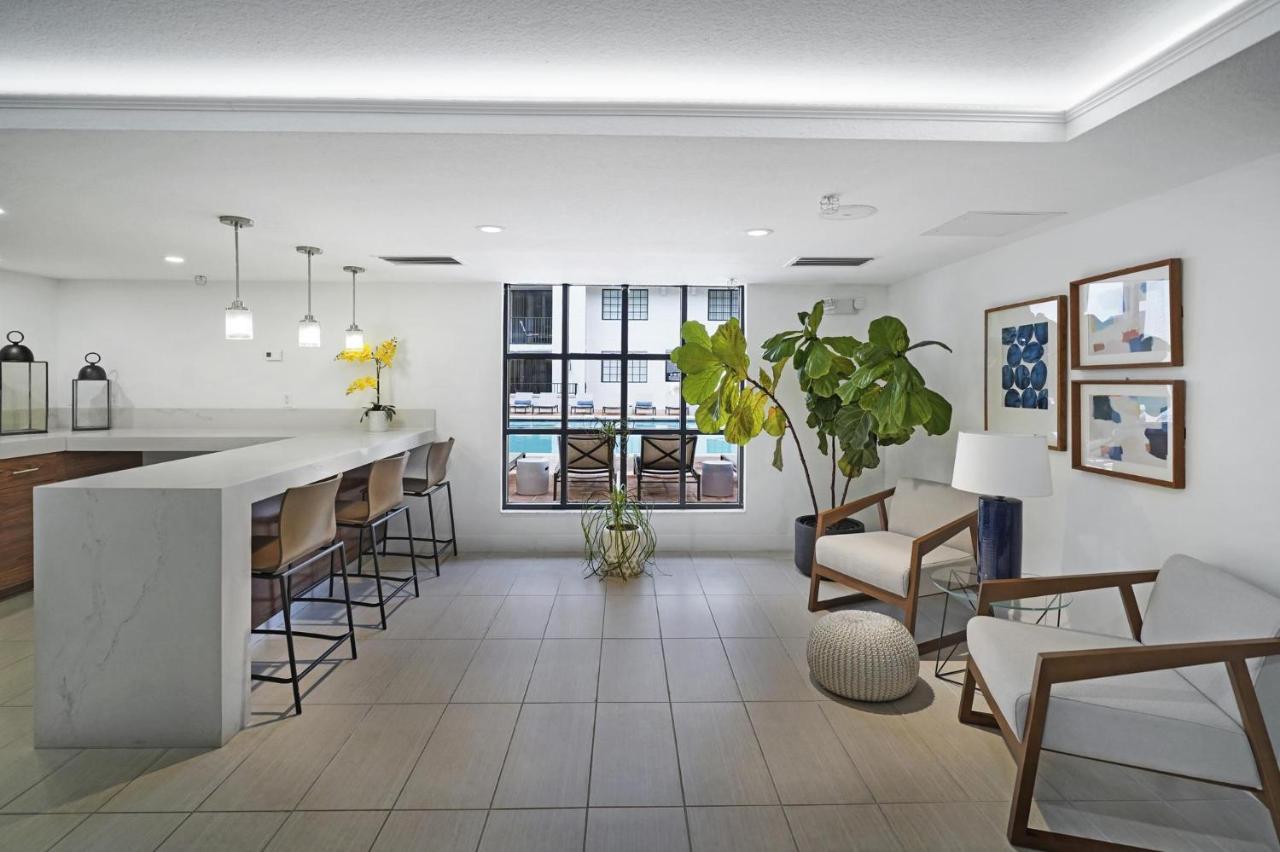 Dharma Home Suites Coral Gables At Gables Grand Plaza Miami Exterior foto